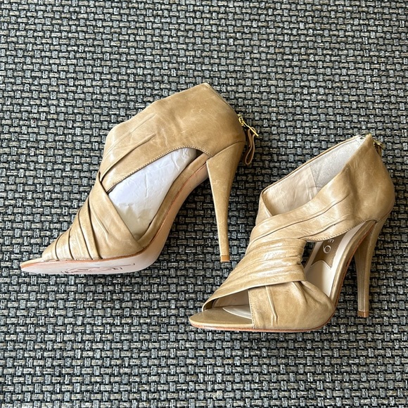 Open Toe Heels in Natural Leather - Picture 1 of 3